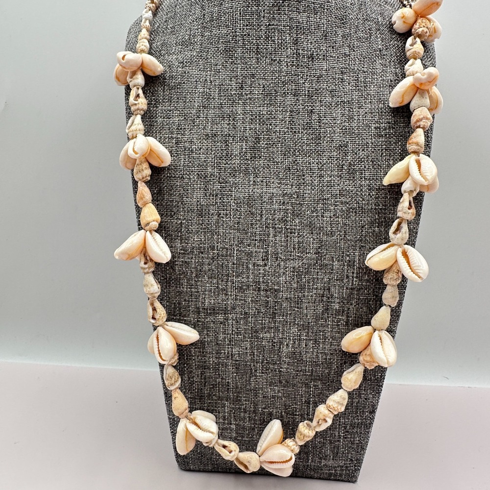 Vintage 90s Cream Nautical Cowrie Shell Necklace Bib Y2K Women's Jewelry